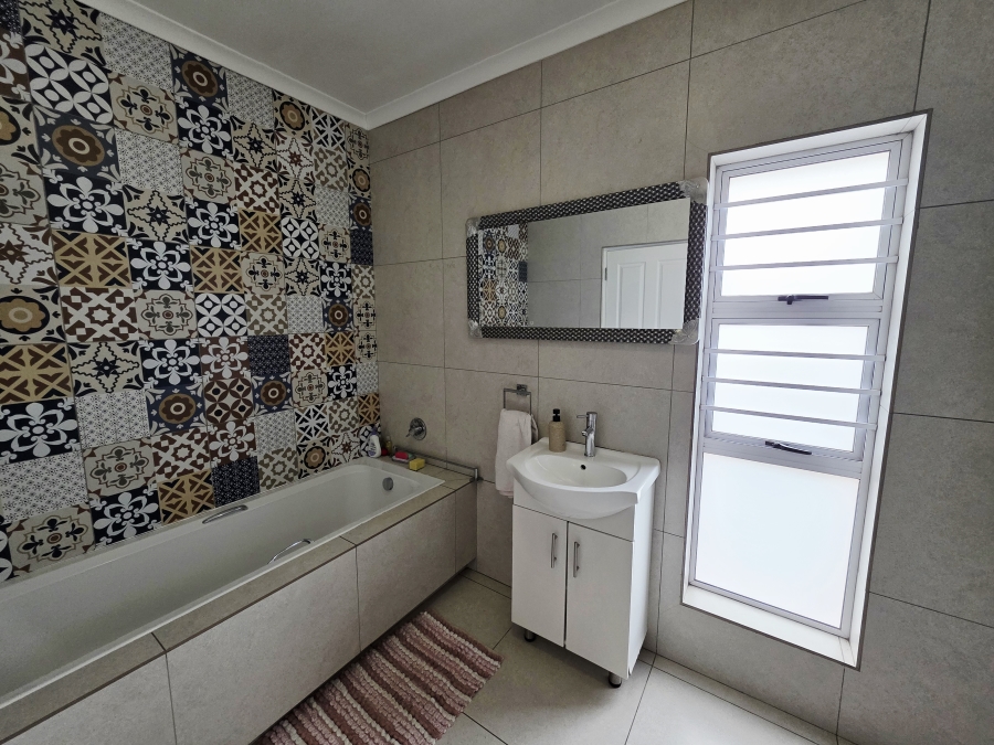 4 Bedroom Property for Sale in Beacon Bay North Eastern Cape